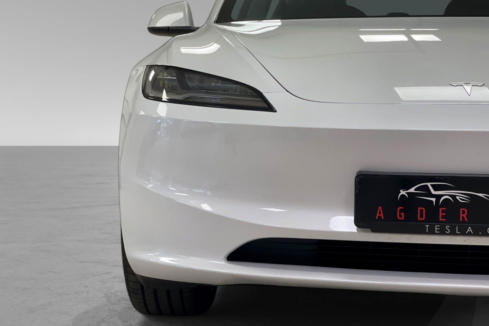 Tesla Model 3 Standard Range, 283hp, 2024
