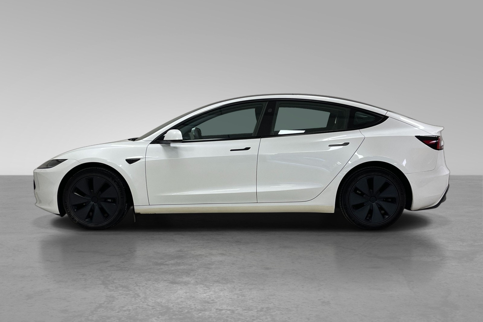 Tesla Model 3 Standard Range, 283hp, 2024