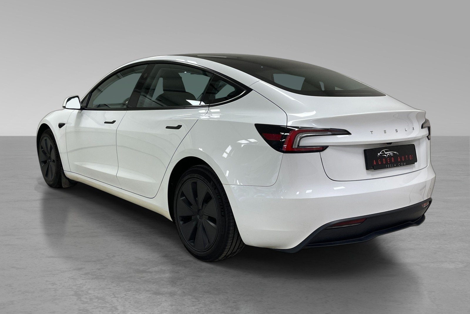 Tesla Model 3 Standard Range, 283hp, 2024
