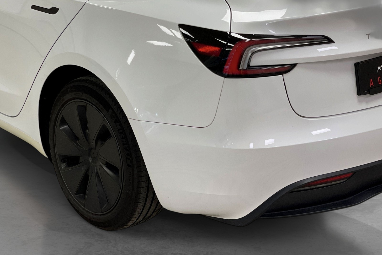 Tesla Model 3 Standard Range, 283hp, 2024