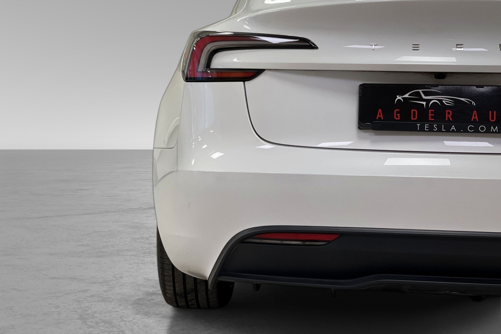 Tesla Model 3 Standard Range, 283hp, 2024