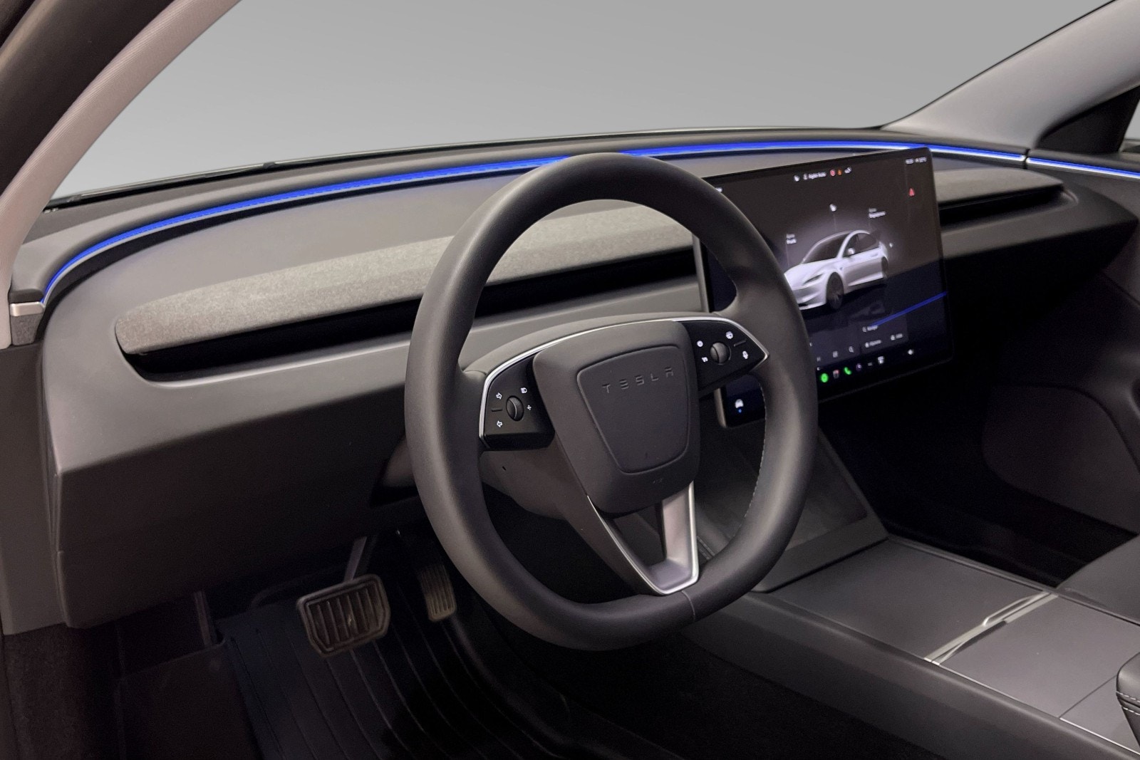 Tesla Model 3 Standard Range, 283hp, 2024