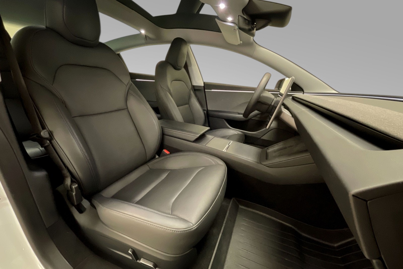Tesla Model 3 Standard Range, 283hp, 2024