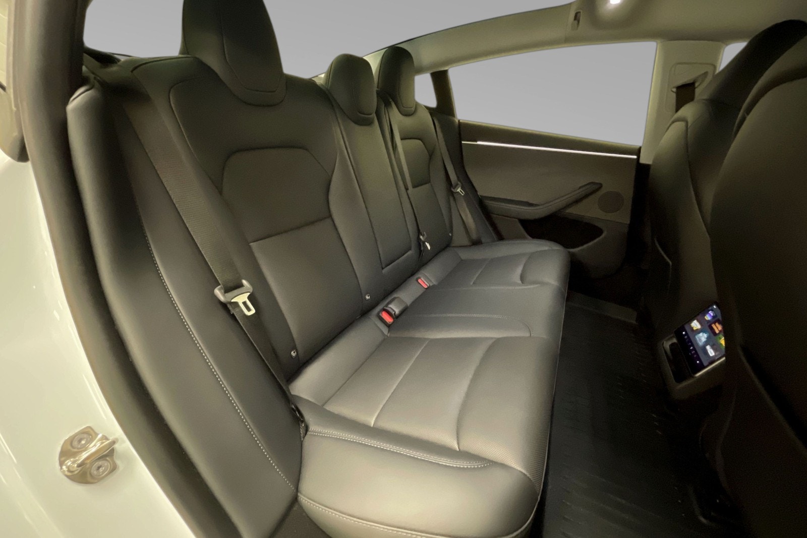 Tesla Model 3 Standard Range, 283hp, 2024