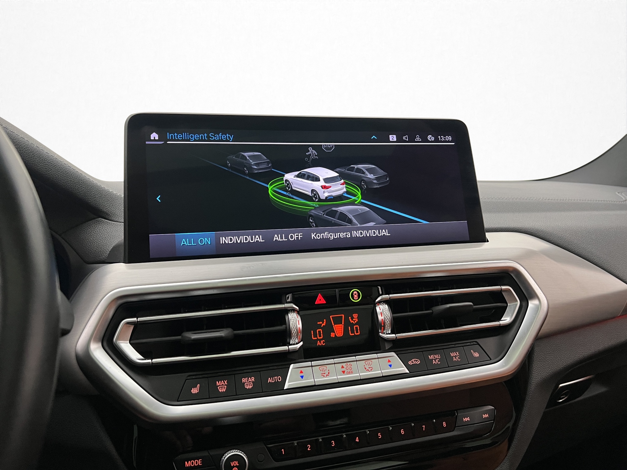 BMW iX3, 286hp, 2024