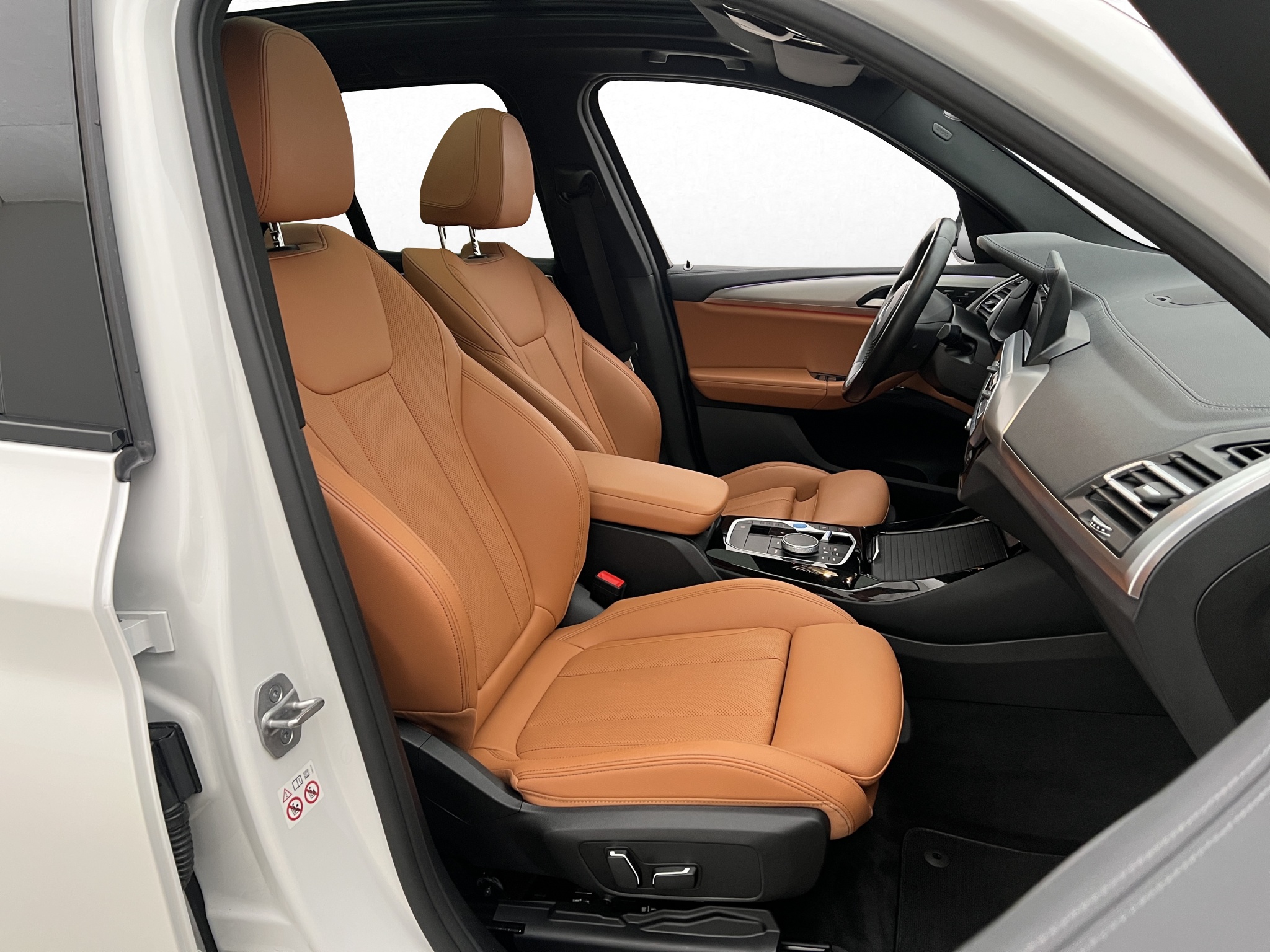BMW iX3, 286hp, 2024