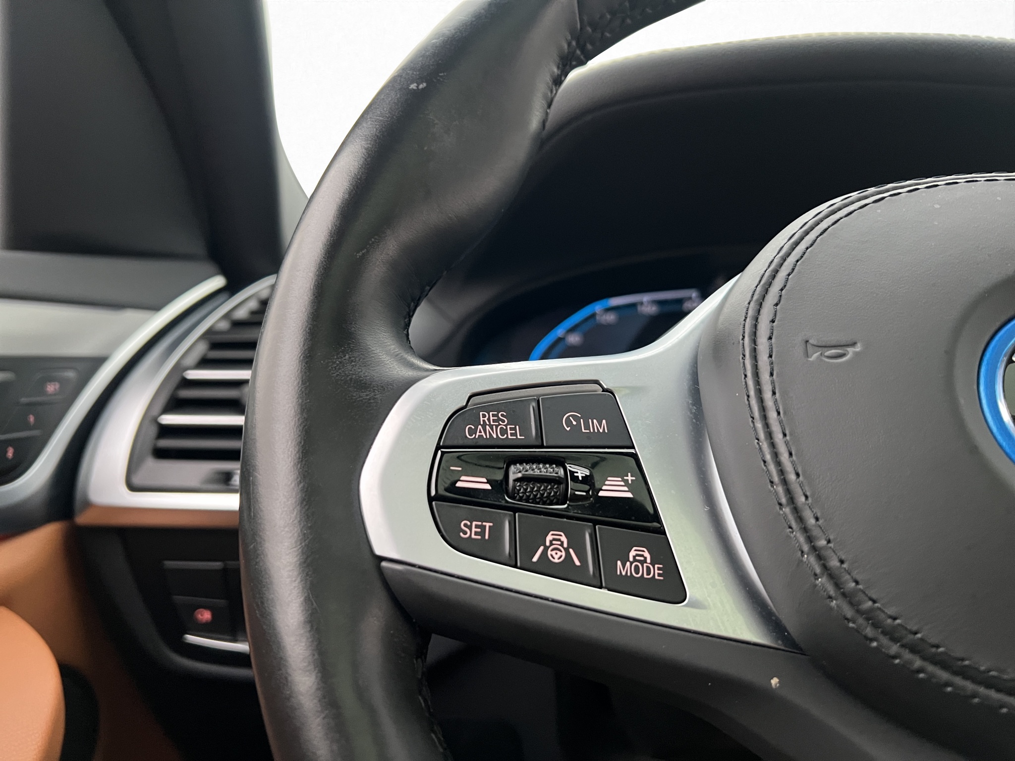 BMW iX3, 286hp, 2024