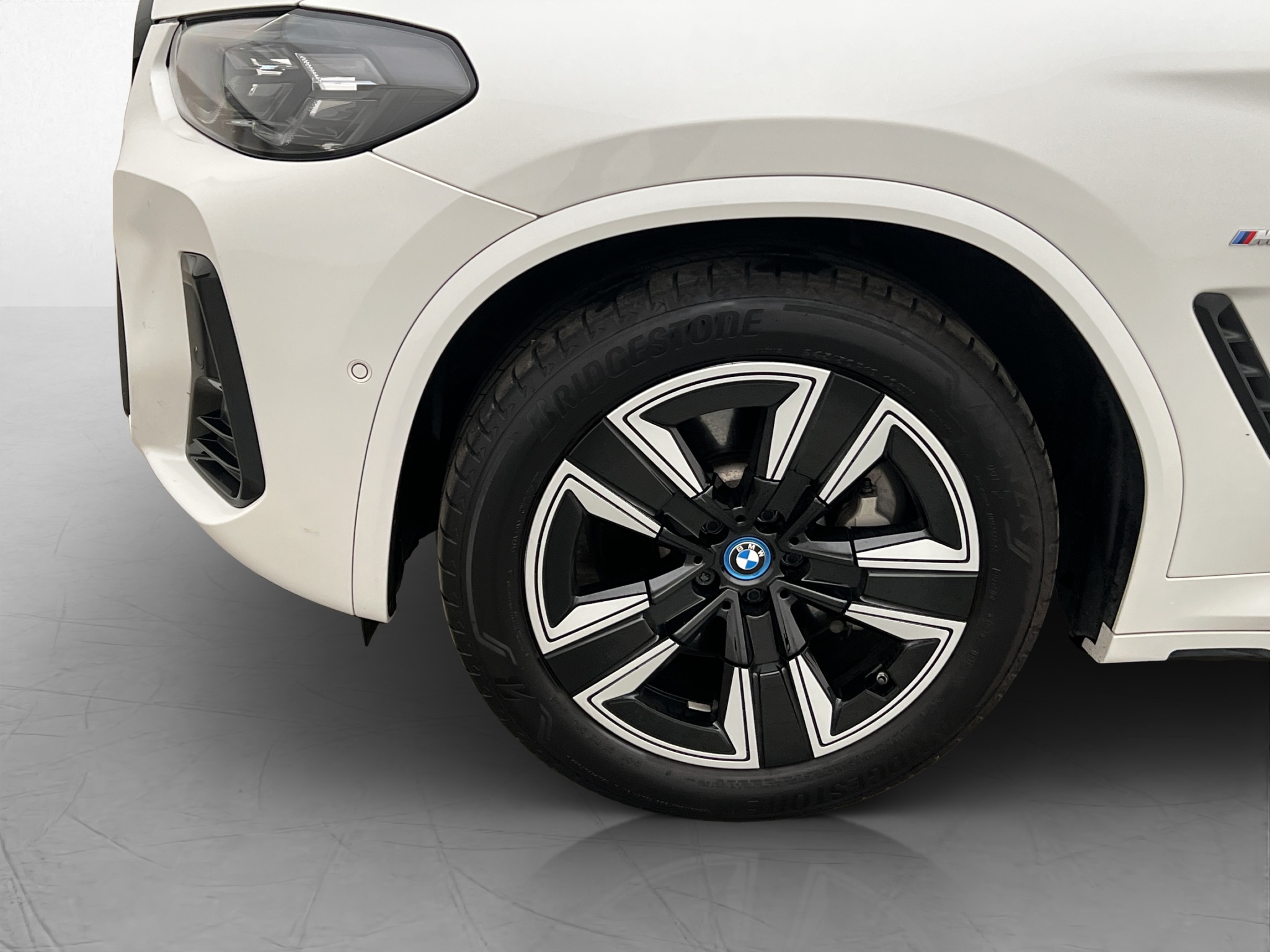 BMW iX3, 286hp, 2024
