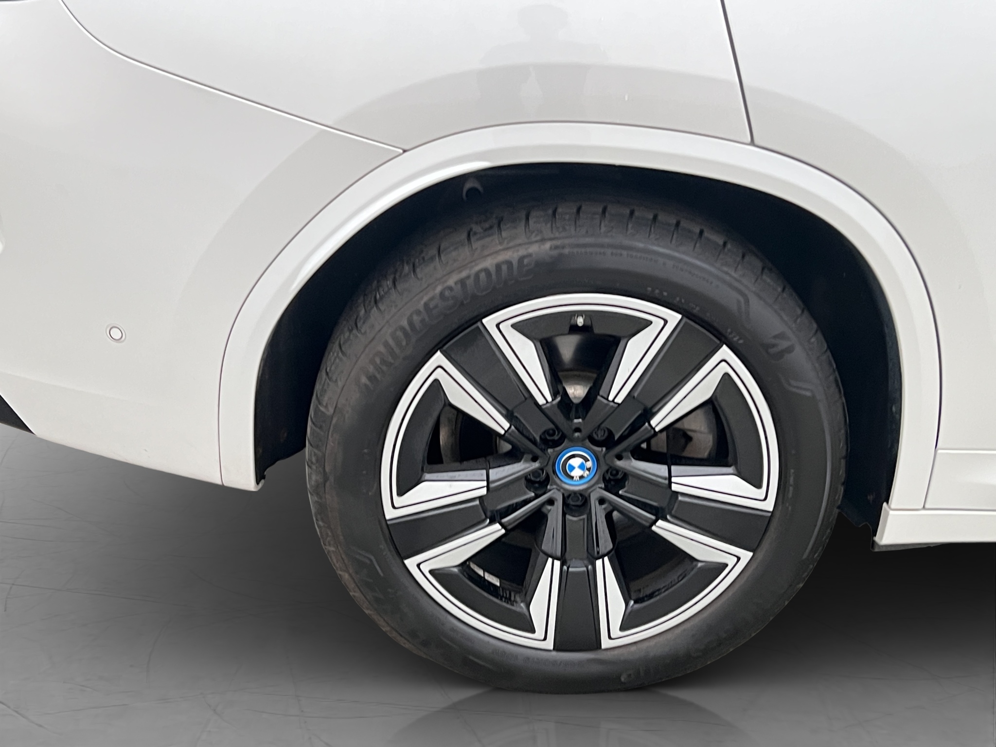 BMW iX3, 286hp, 2024