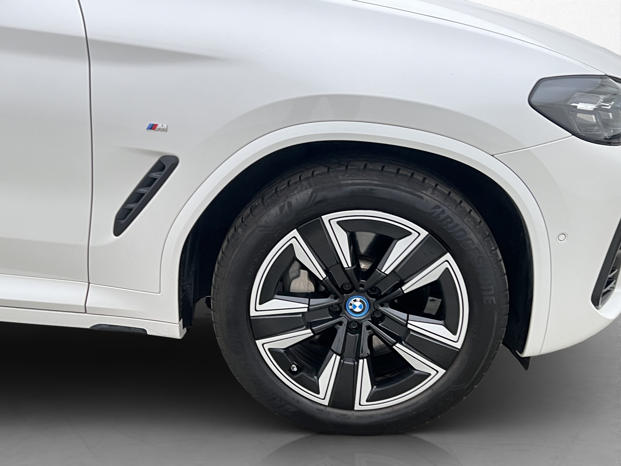 BMW iX3, 286hp, 2024