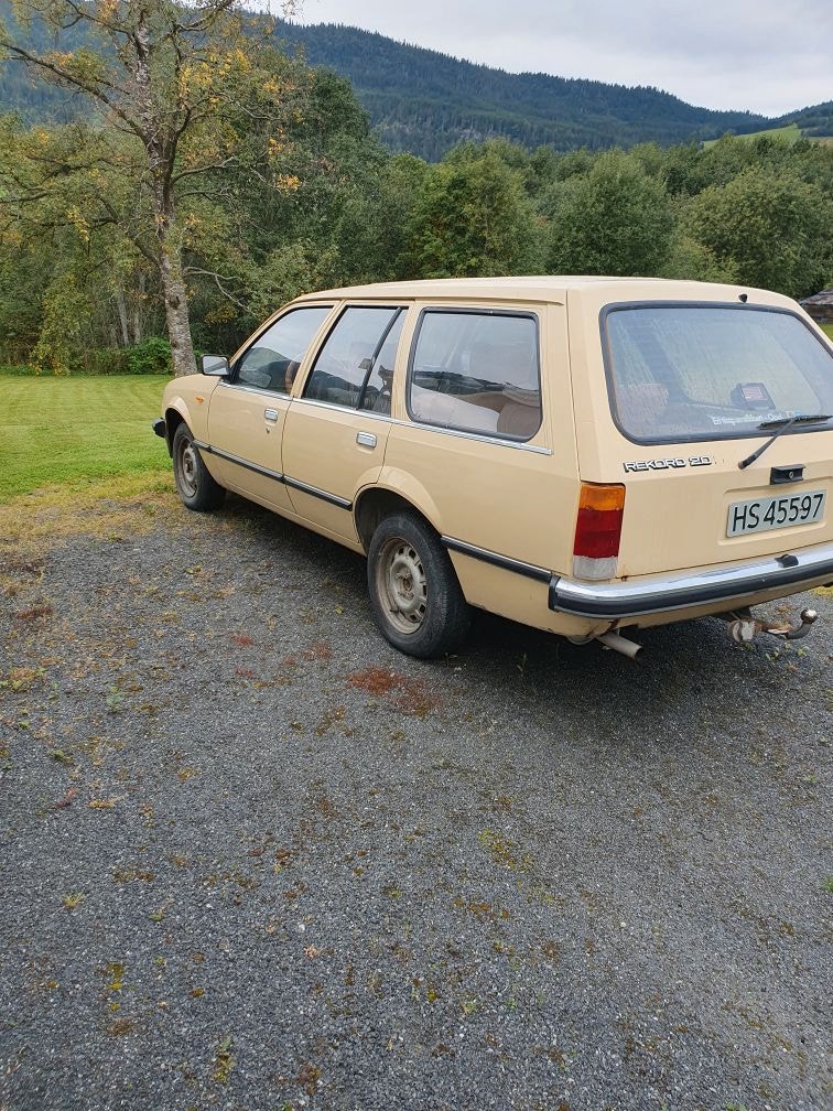 Opel Rekord 5-dørs Caravan 2.0 S Manuell, 4-trinn, 101hk, 1979