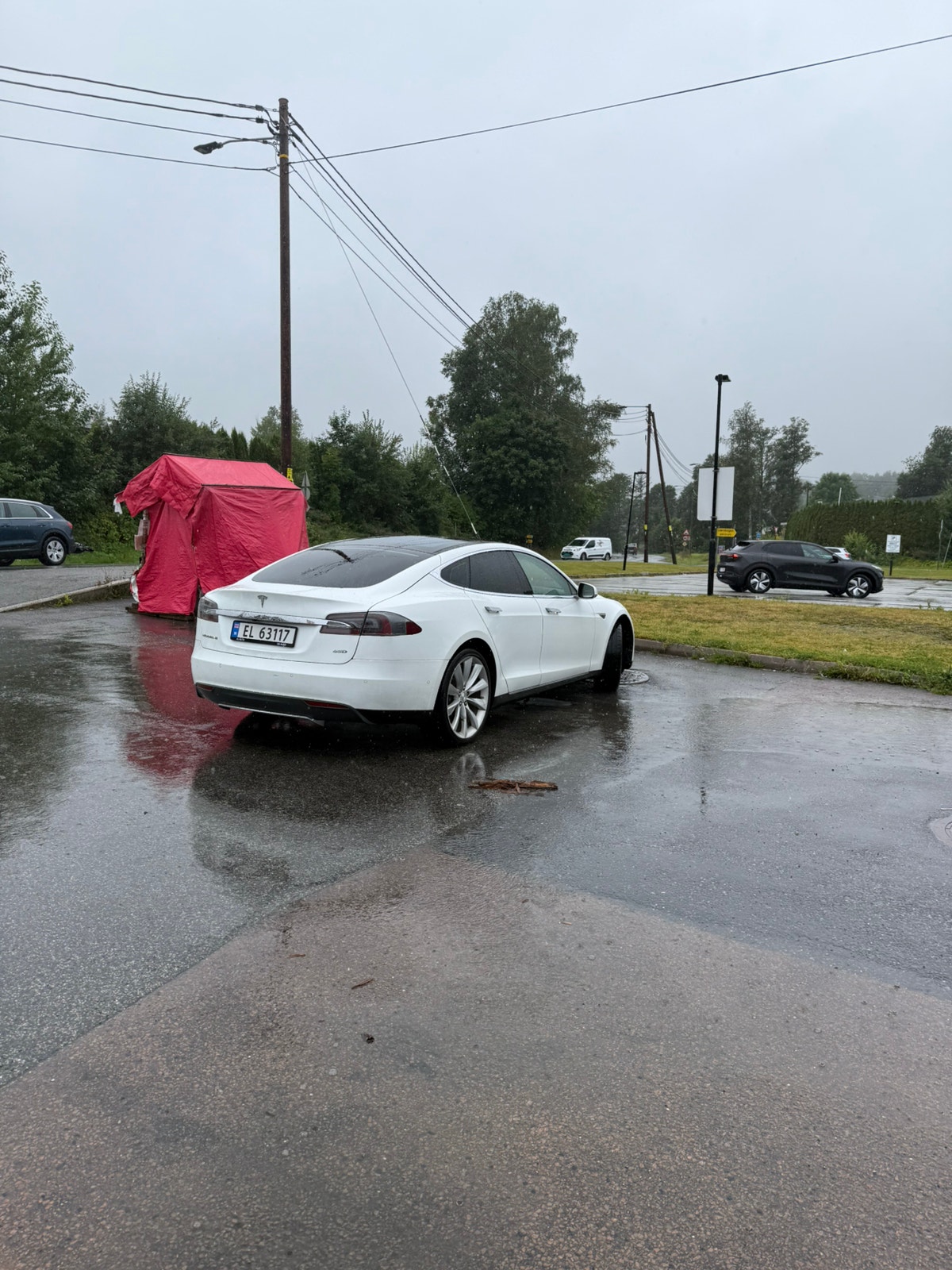 Tesla Model S 85D, 423ps, 2015