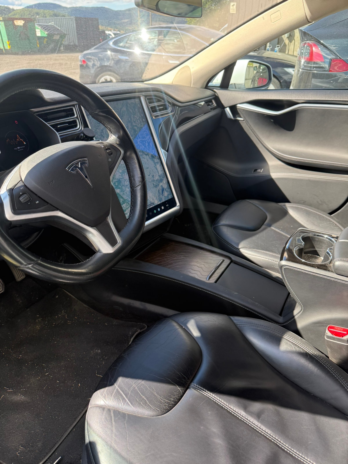 Tesla Model S 85D, 423ps, 2015