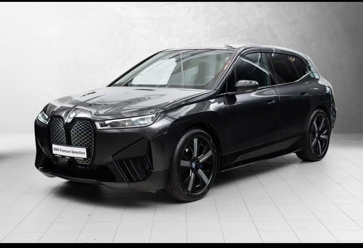 BMW iX xDrive40, 326ps, 2023