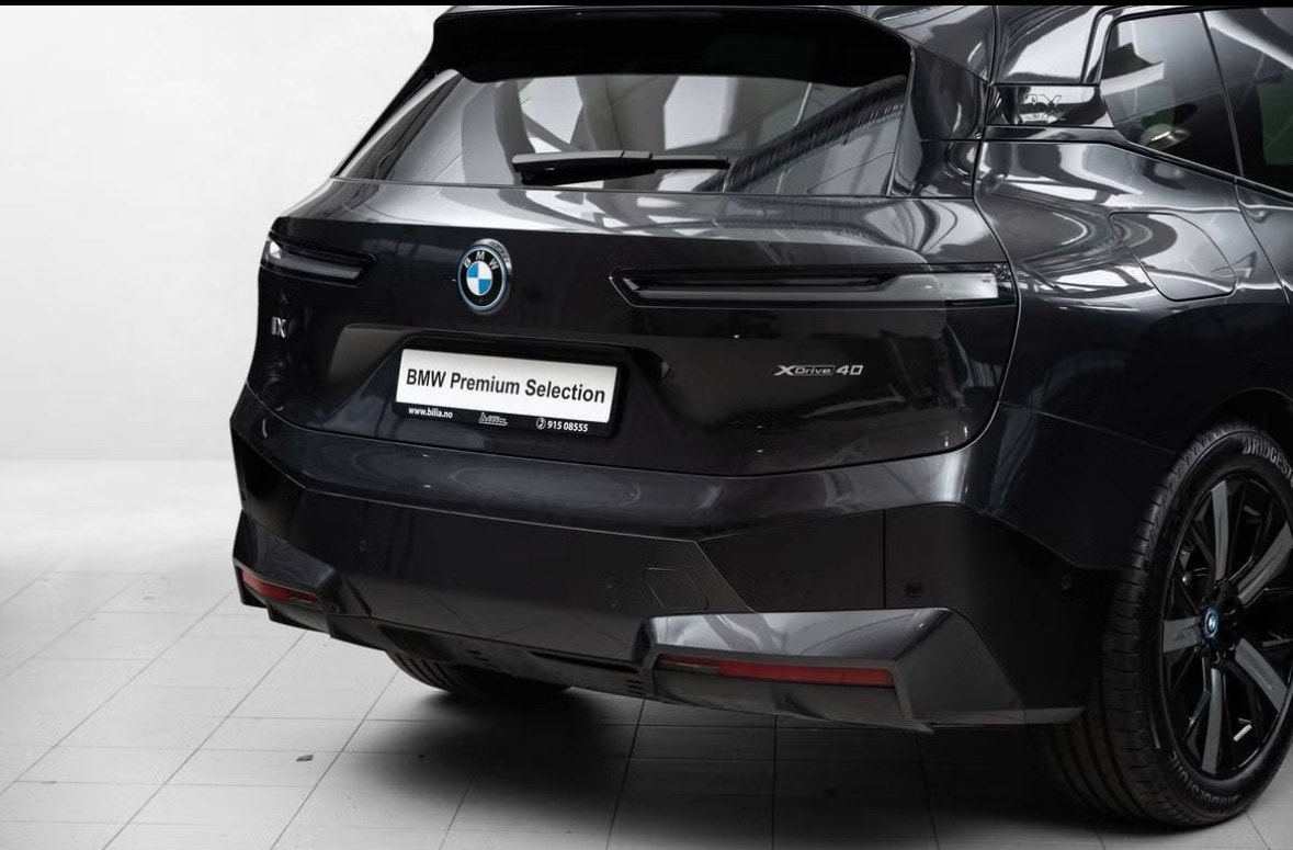 BMW iX xDrive40, 326ps, 2023