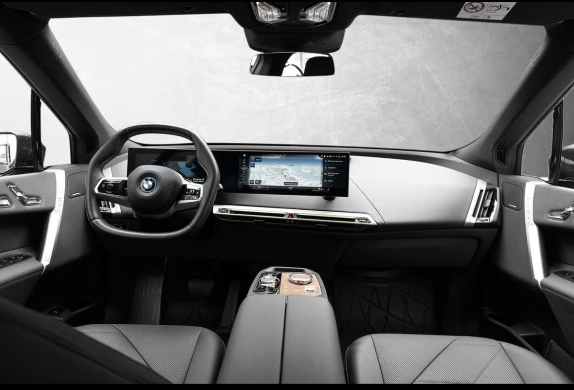 BMW iX xDrive40, 326ps, 2023