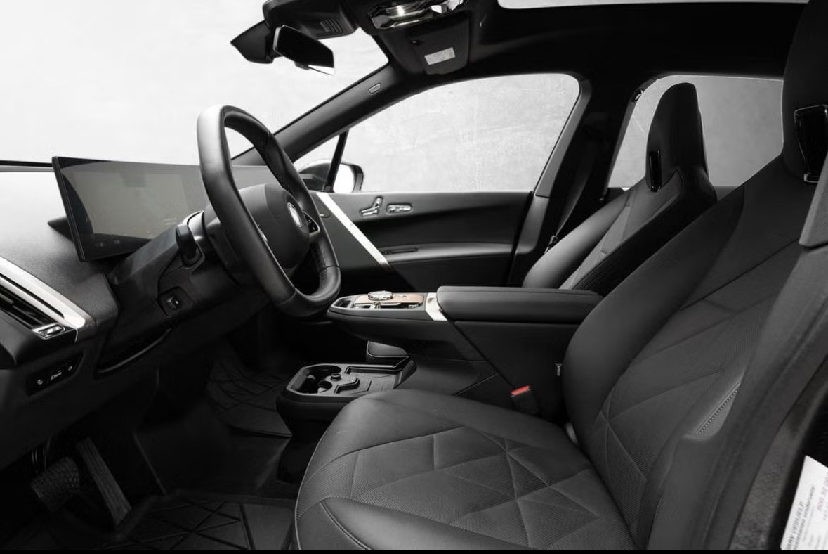 BMW iX xDrive40, 326ps, 2023