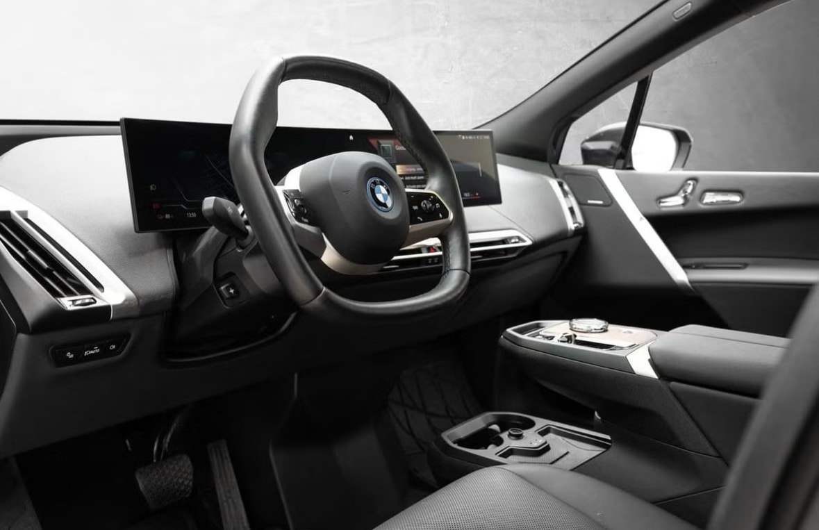 BMW iX xDrive40, 326ps, 2023