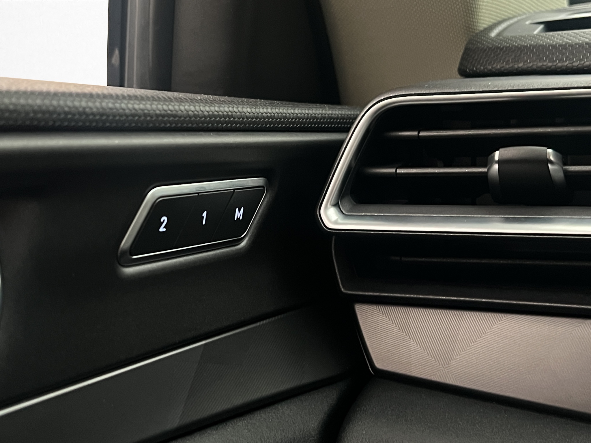 Lynk & Co 01 PHEV DCT, 261hp, 2022