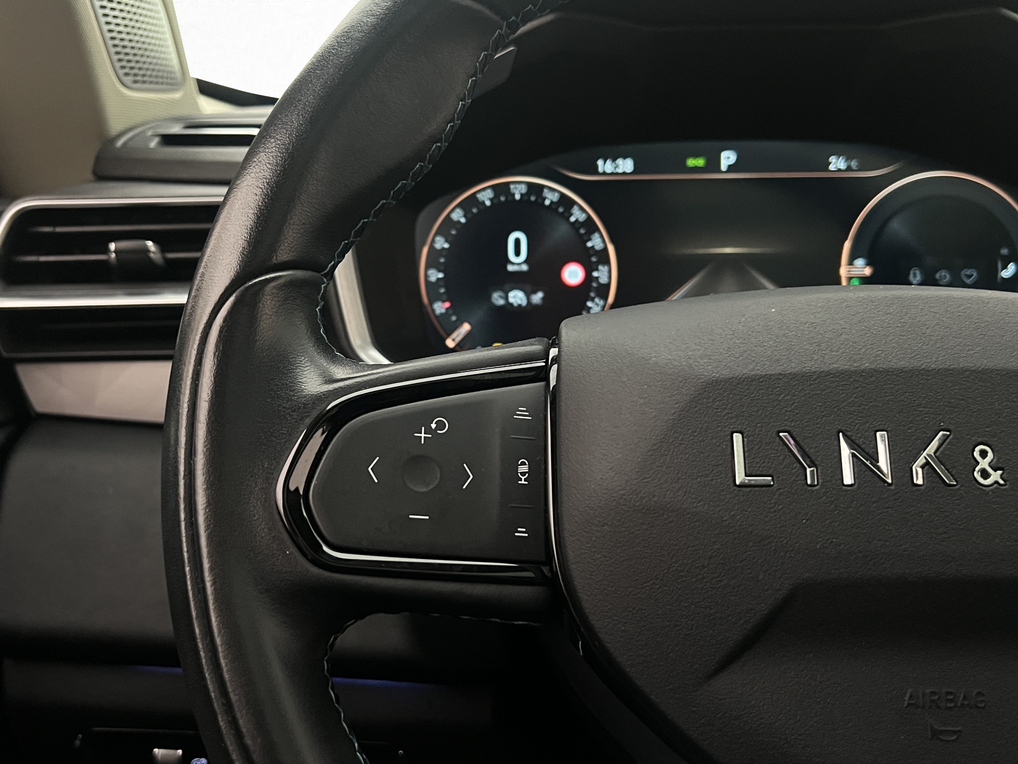 Lynk & Co 01 PHEV DCT, 261hp, 2022