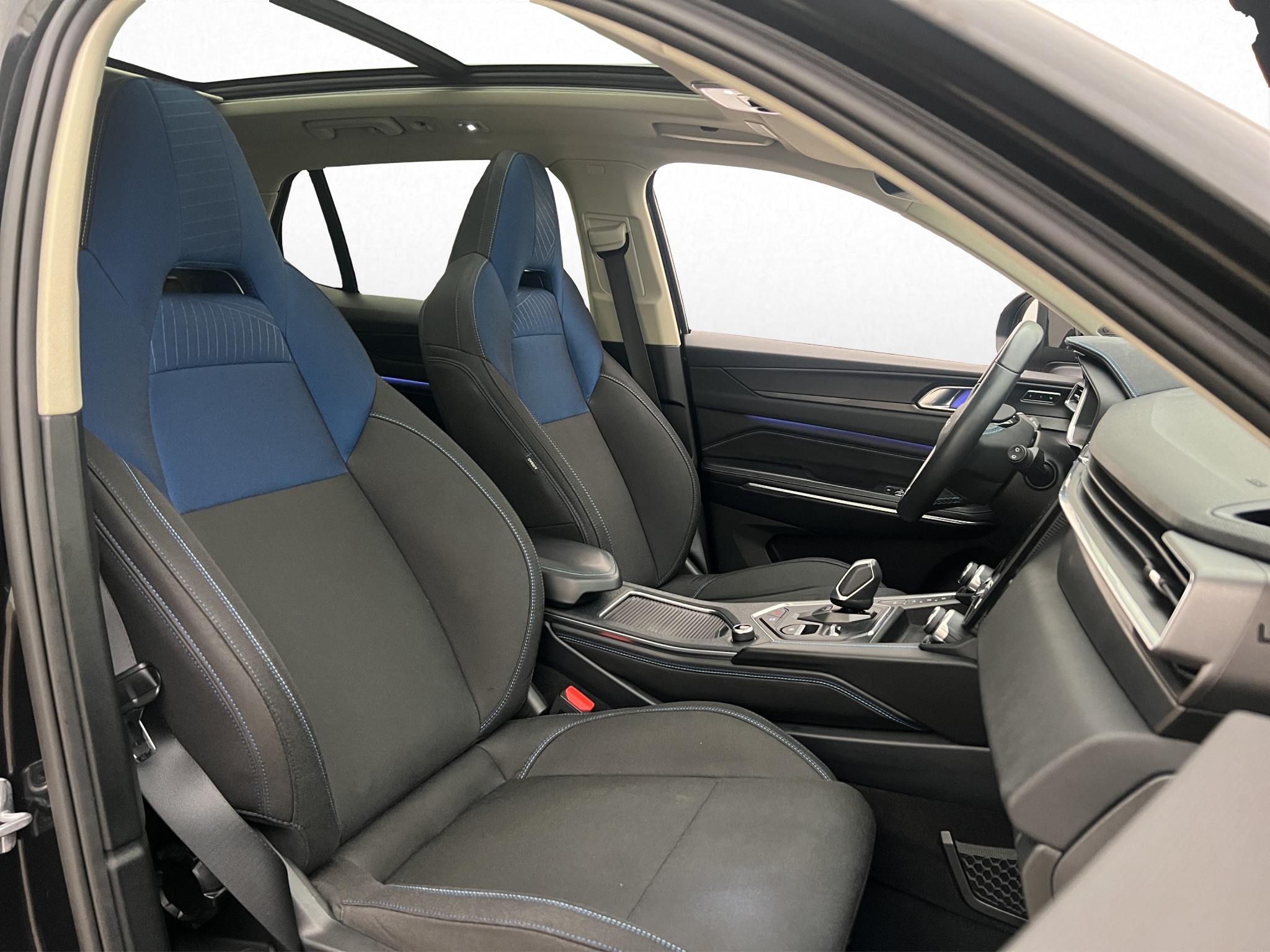 Lynk & Co 01 PHEV DCT, 261hp, 2022