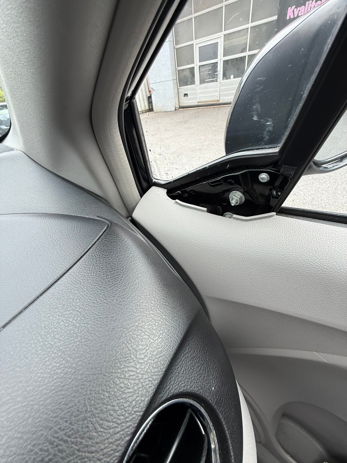 Honda Insight 1.3 IMA CVT, 102ps, 2011