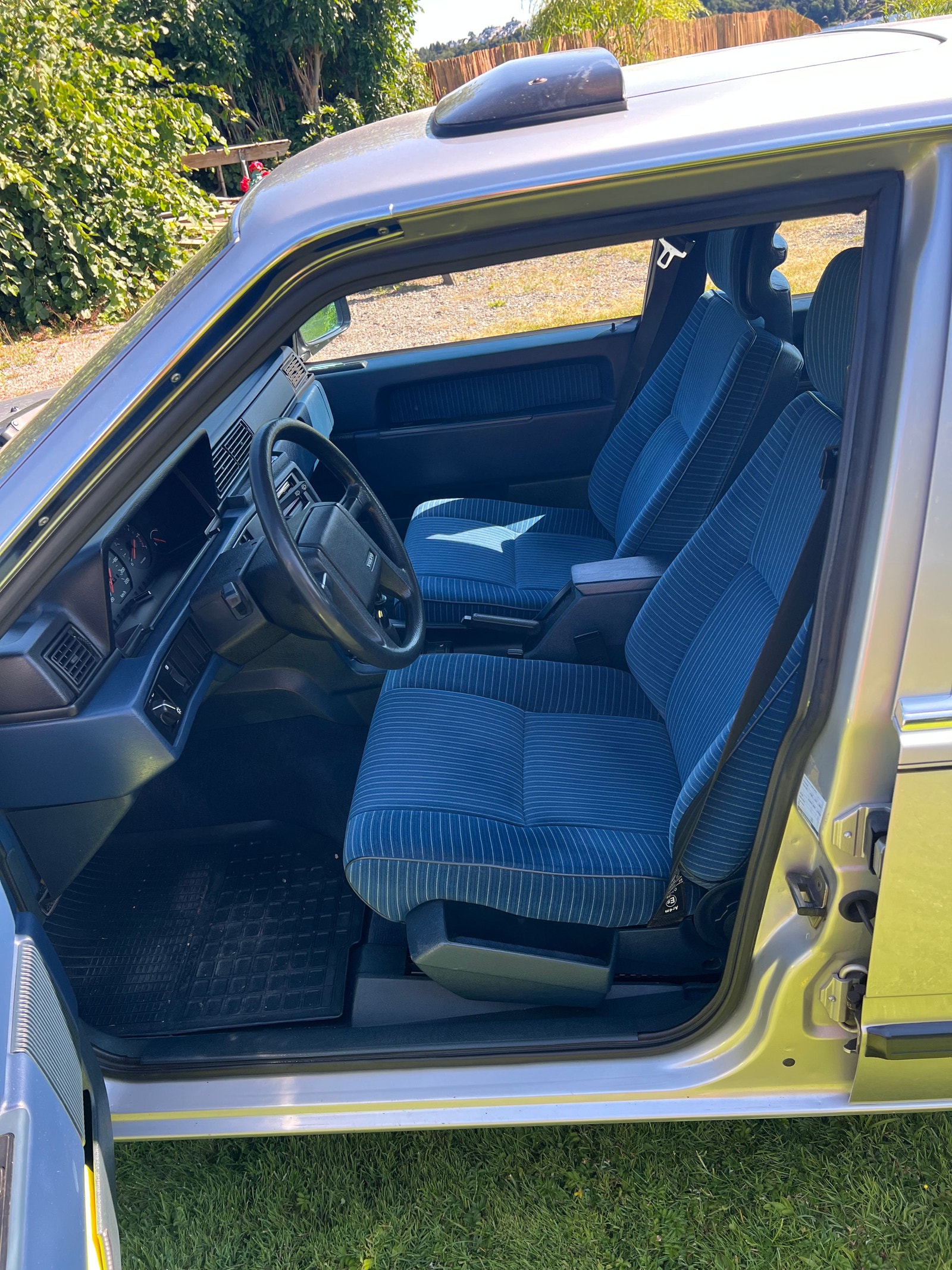 Volvo 740 2.3 Manual, 4-speed + OD, 131hp, 1987