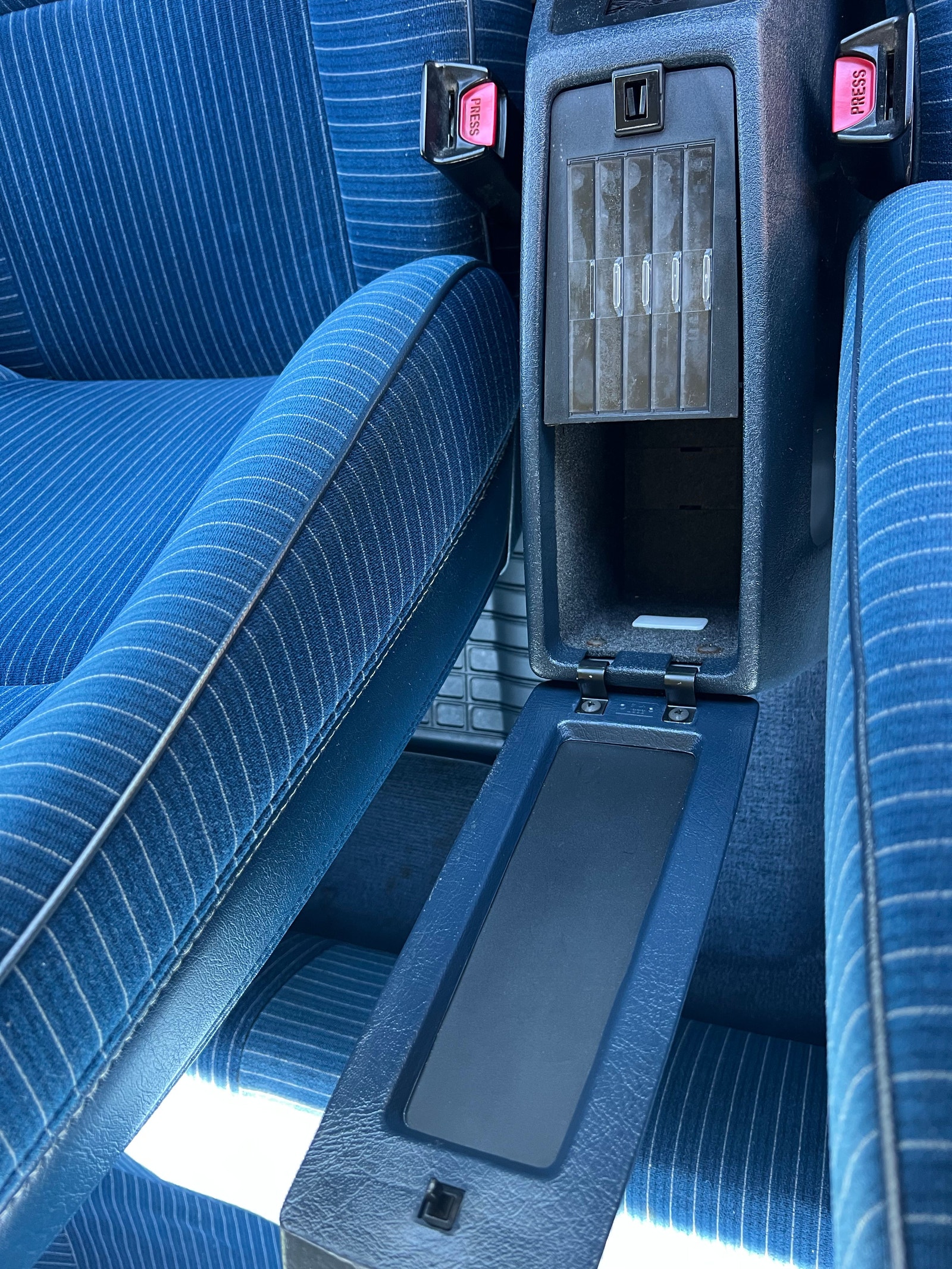 Volvo 740 2.3 Manual, 4-speed + OD, 131hp, 1987