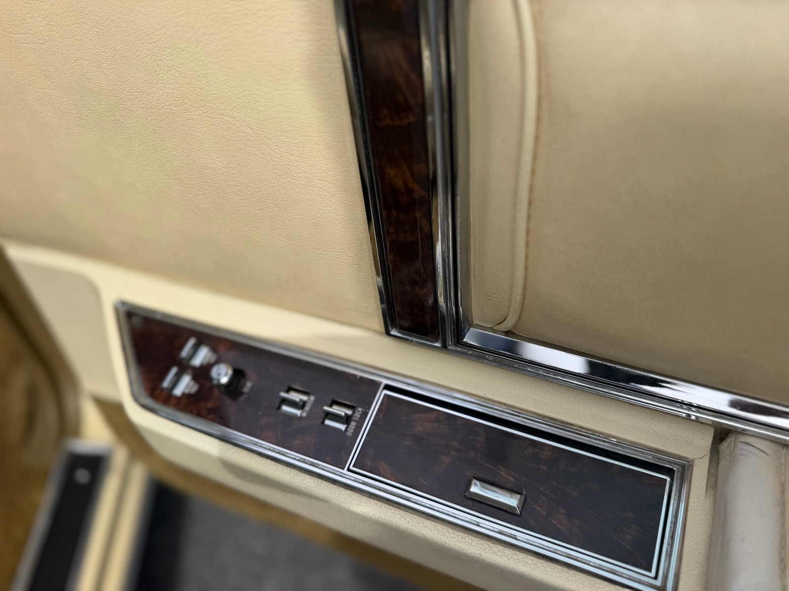 Lincoln Continental Mark V 6.6 V8 SelectShift, 3-trins, 182ps, 1978