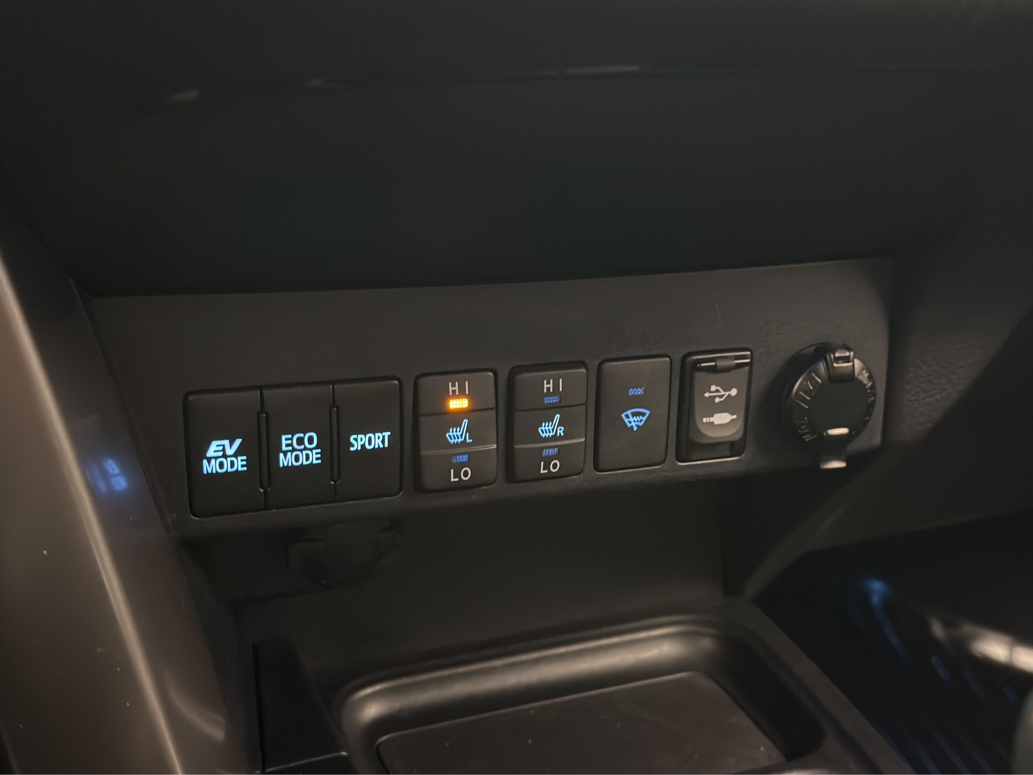 Toyota RAV4 Hybrid 2.5 Dual VVT-i AWD-i E-CVT, 197hp, 2018