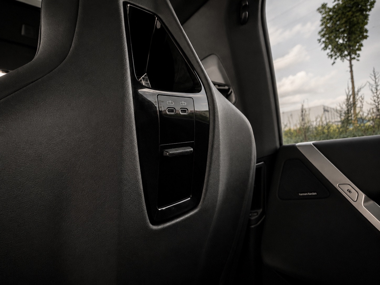 BMW iX xDrive40, 326hp, 2023