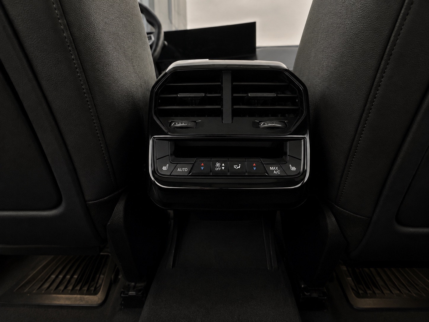 BMW iX xDrive40, 326hp, 2023