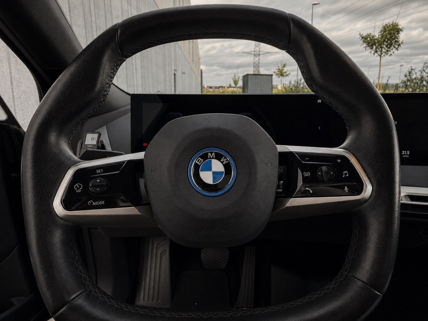 BMW iX xDrive40, 326hp, 2023