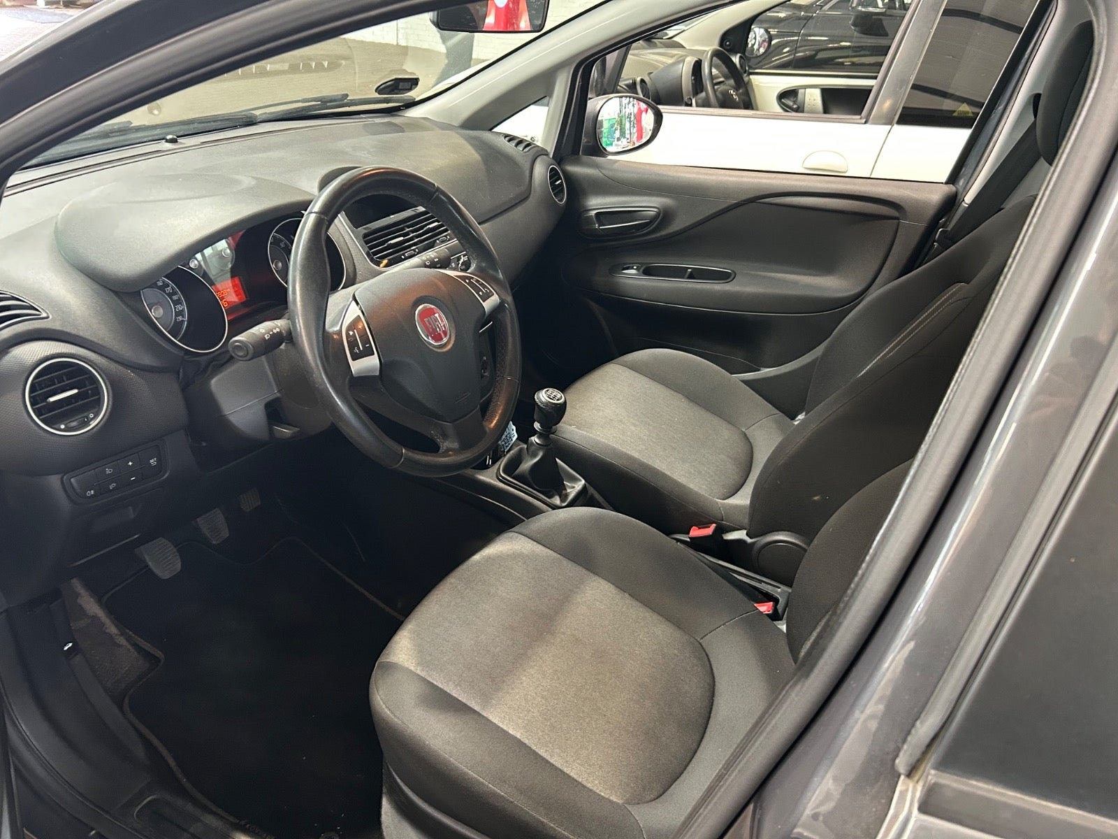 Fiat Punto 5-door 0.9 Manual, 101hp, 2015