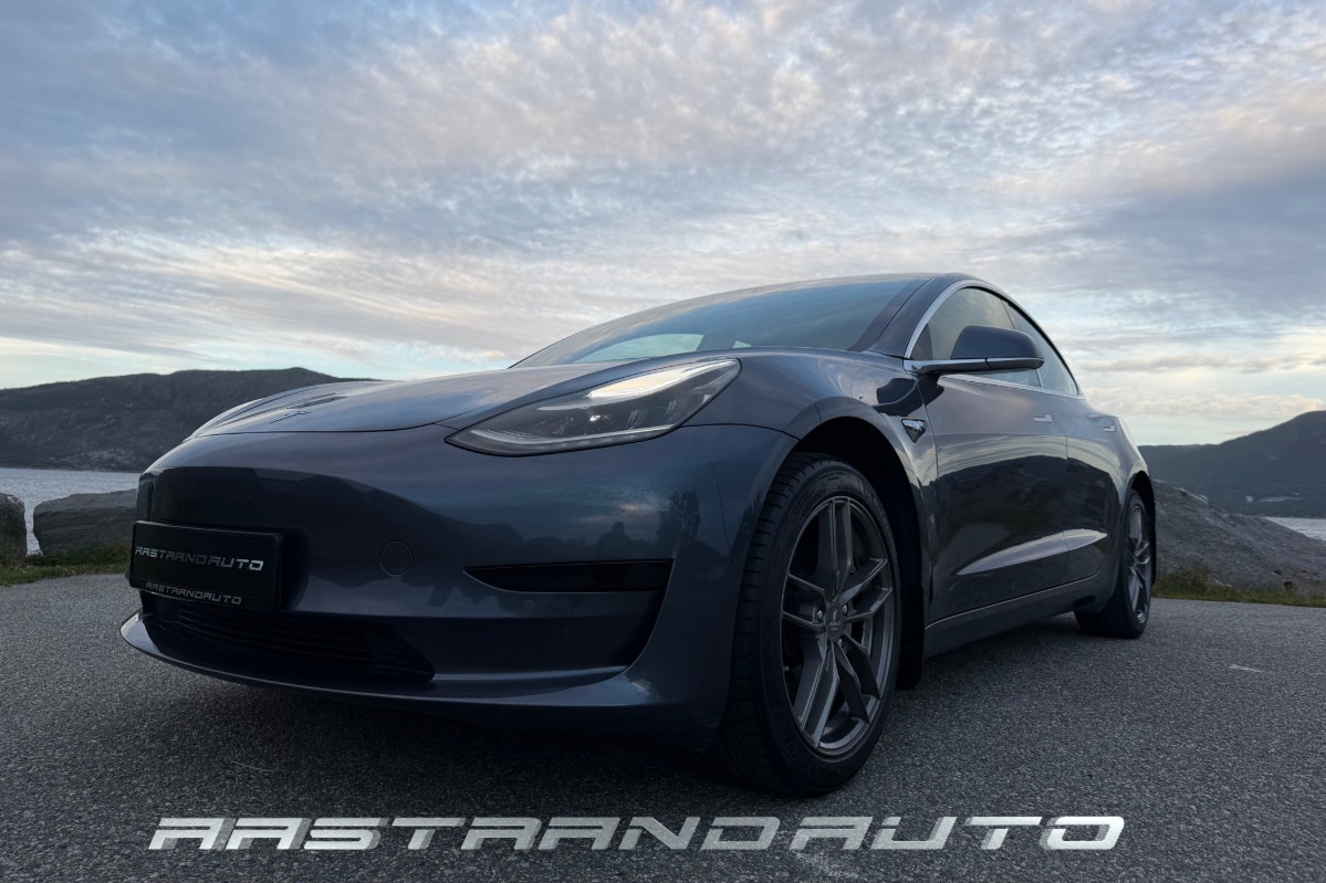 Tesla Model 3 Standard Range Plus, 325hk, 2020