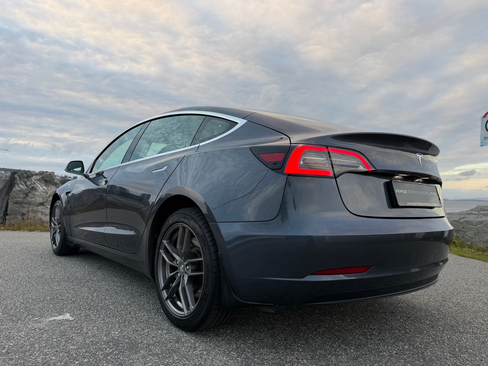 Tesla Model 3 Standard Range Plus, 325hk, 2020