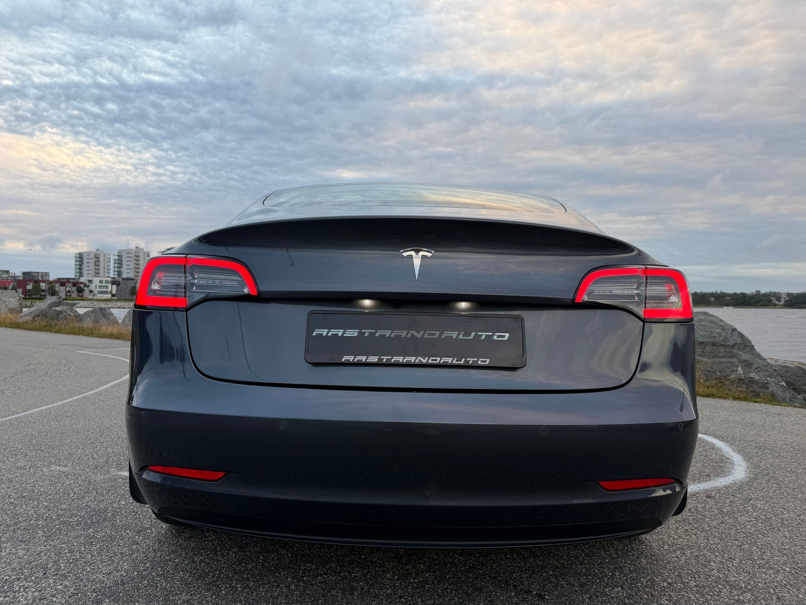Tesla Model 3 Standard Range Plus, 325hk, 2020
