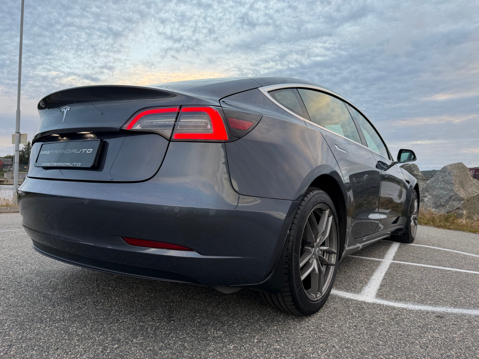 Tesla Model 3 Standard Range Plus, 325hk, 2020