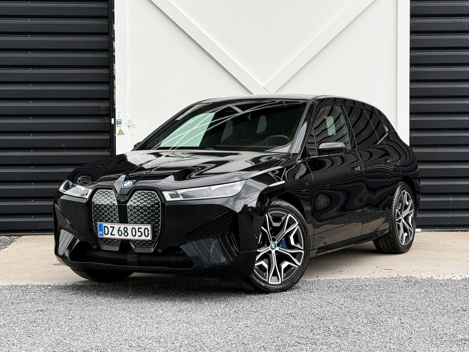 BMW iX xDrive40, 326hp, 2023