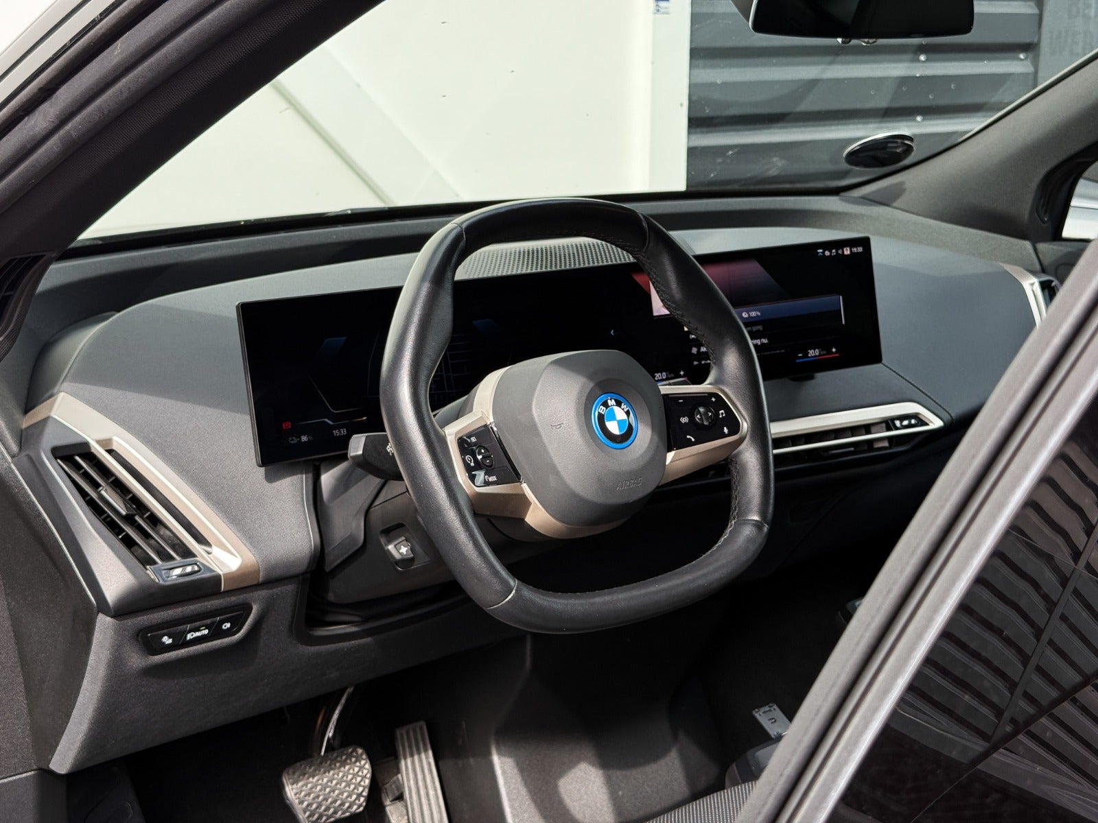 BMW iX xDrive40, 326hp, 2023