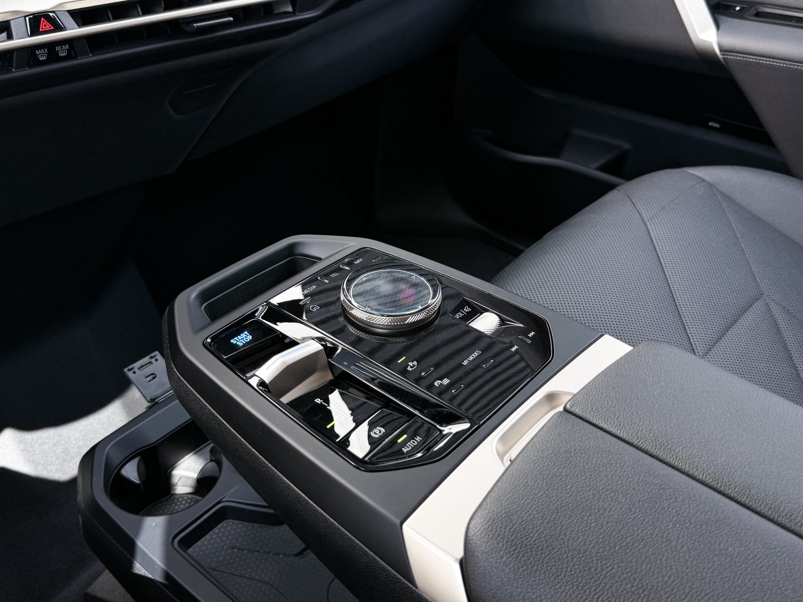 BMW iX xDrive40, 326hp, 2023