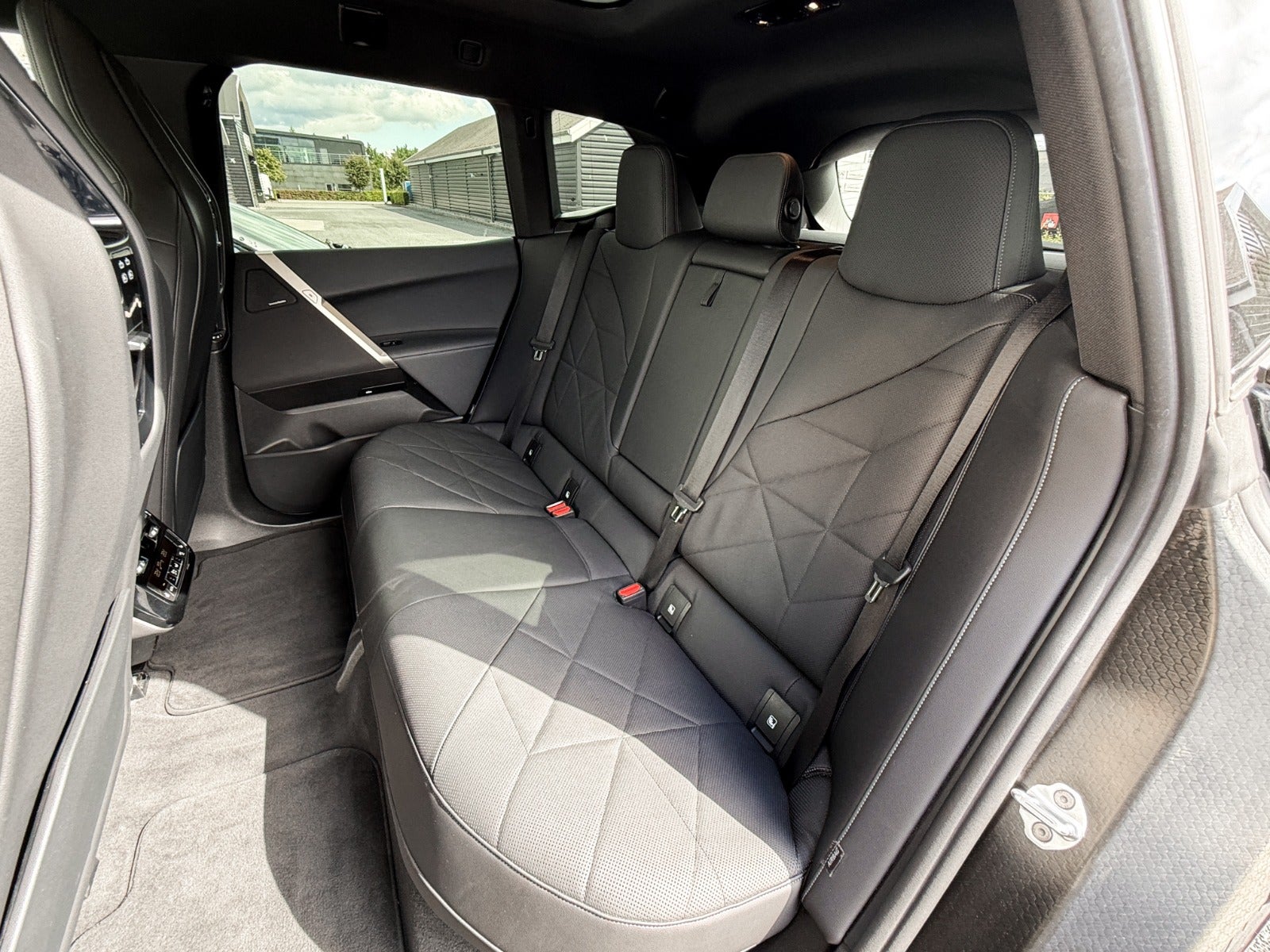 BMW iX xDrive40, 326hp, 2023