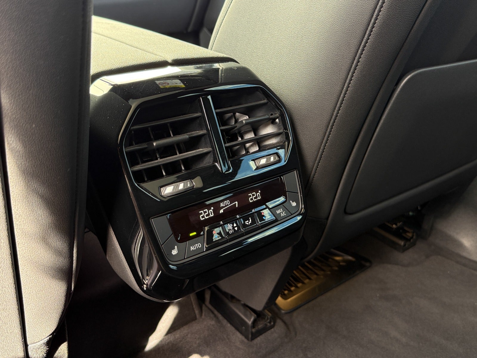 BMW iX xDrive40, 326hp, 2023