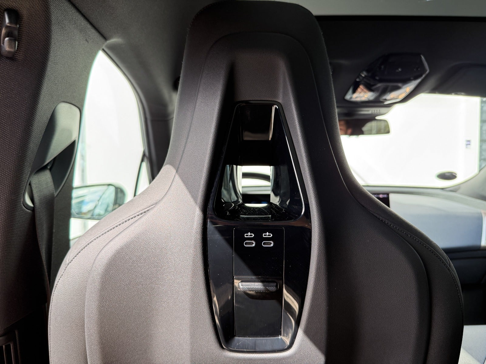 BMW iX xDrive40, 326hp, 2023
