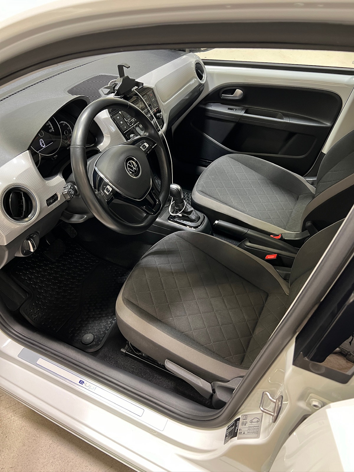 Volkswagen e-up!, 83ps, 2021