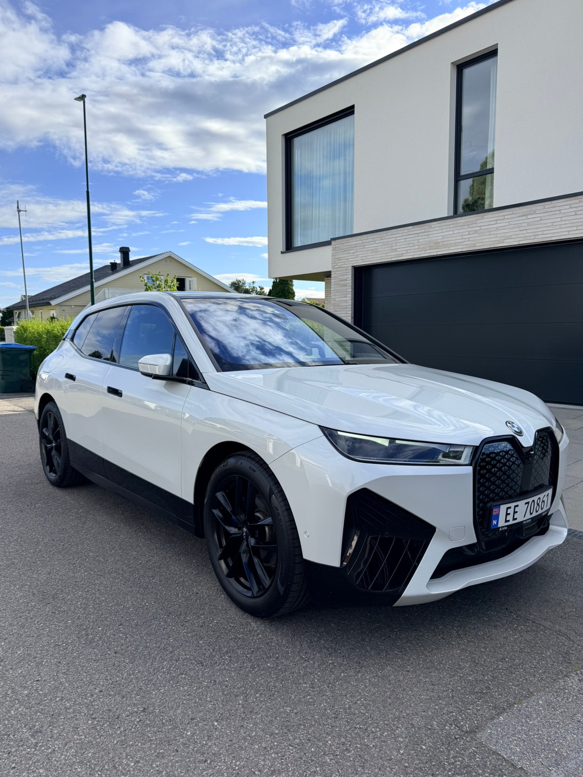BMW iX xDrive40, 326ps, 2023