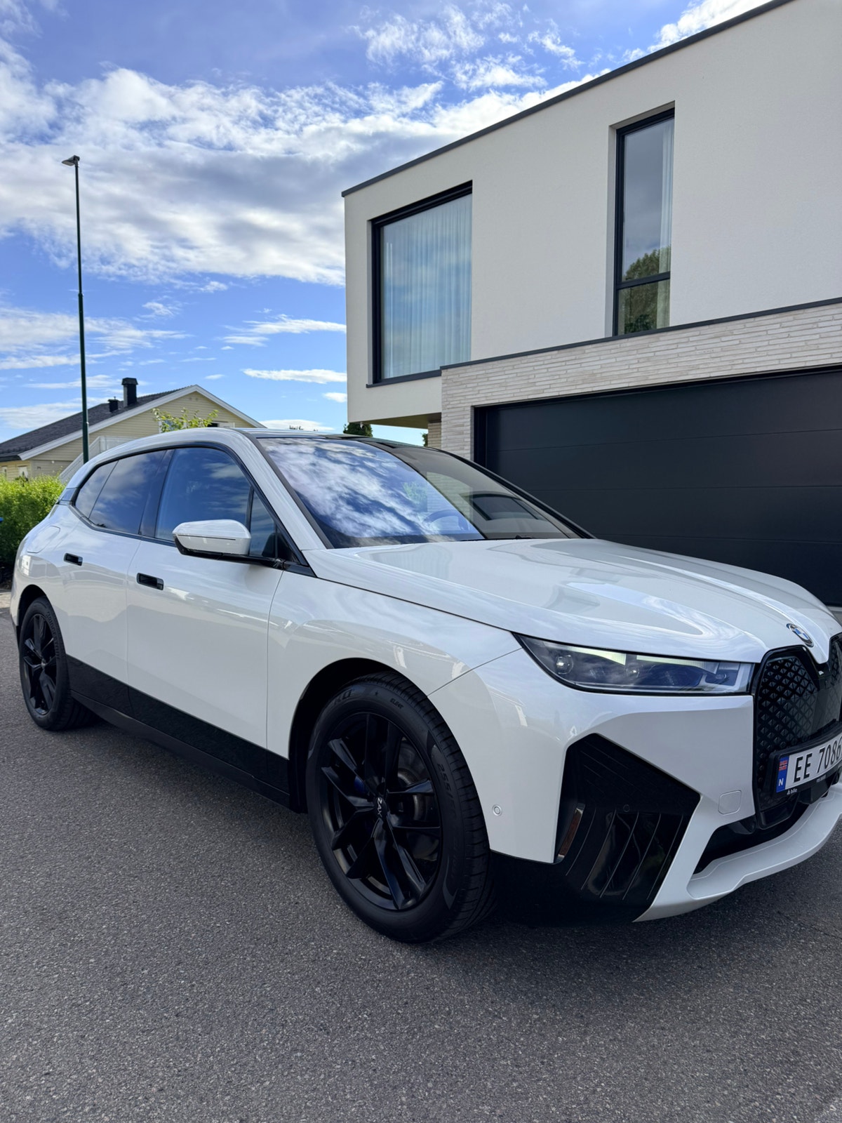 BMW iX xDrive40, 326ps, 2023