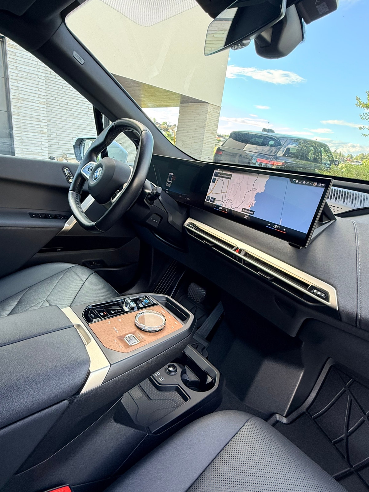 BMW iX xDrive40, 326ps, 2023