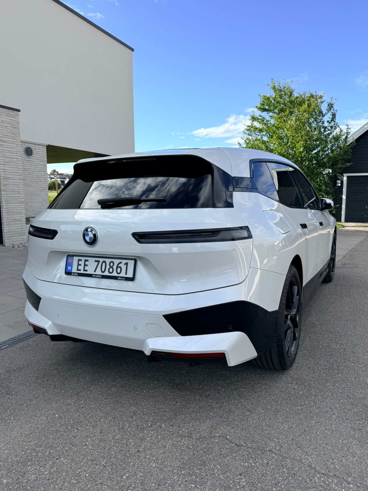 BMW iX xDrive40, 326ps, 2023