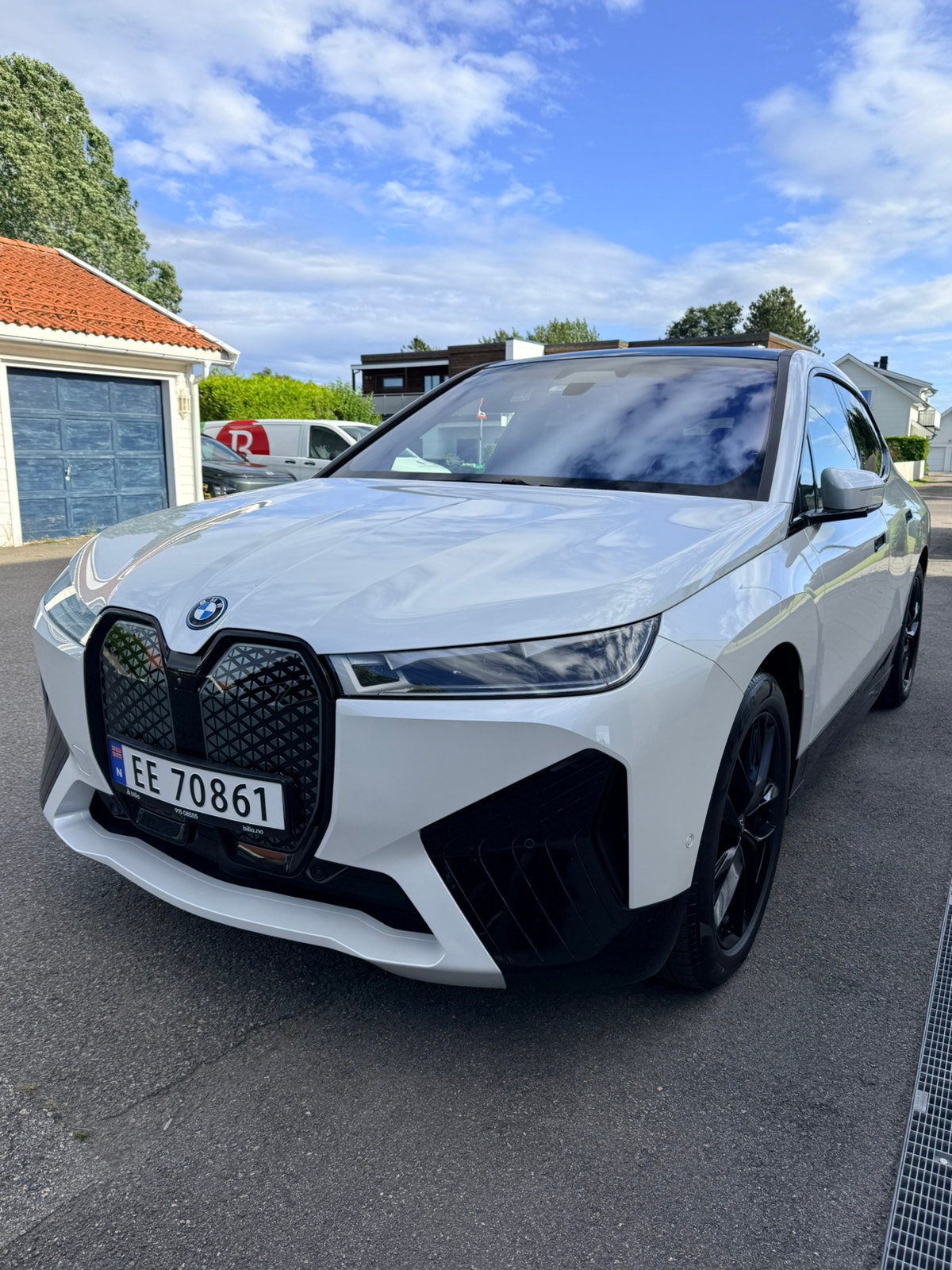 BMW iX xDrive40, 326ps, 2023